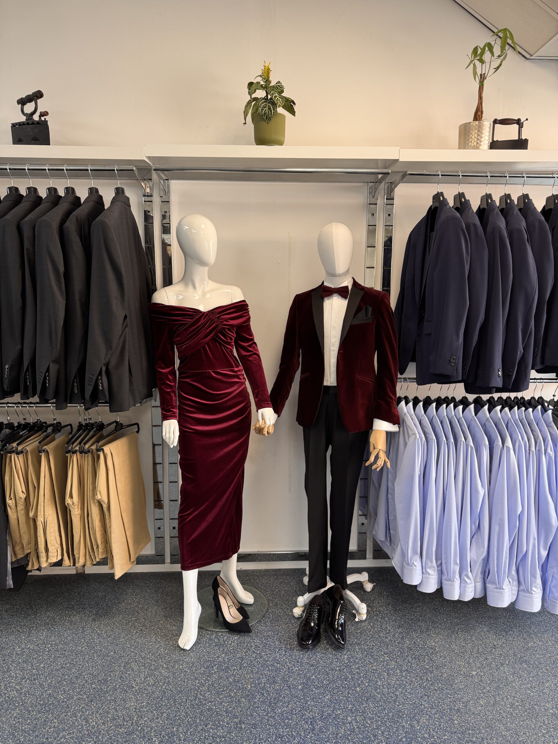 YNS Mode atelier - maatpakken en bordeaux fluweel kostuums